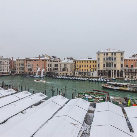 Enjoy this marvellous view from your living room!